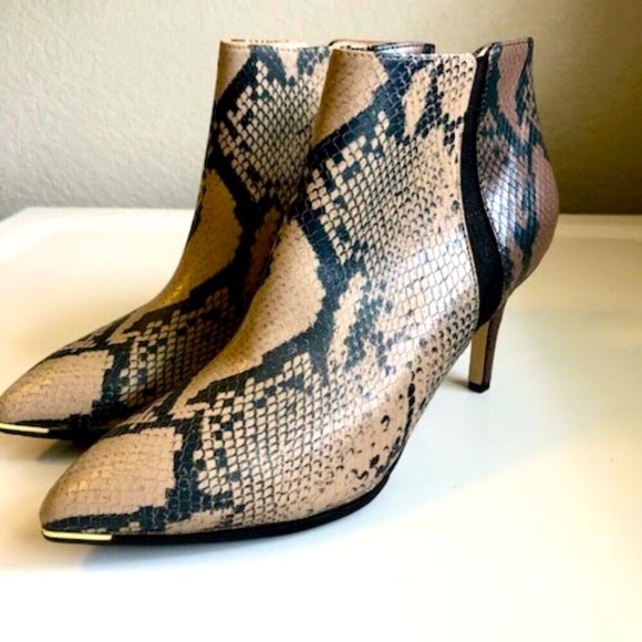 NWT COLE HAAN Grand Ambition Arietta Ankle Booties Silver Metal Trim 8 MSRP $289 - Picture 8 of 15